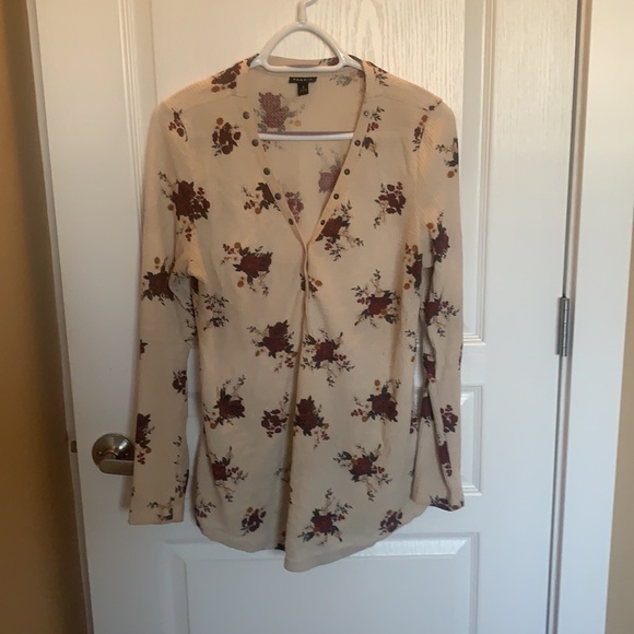 Torrid - floral long sleeve Tee - Picture 2 of 8